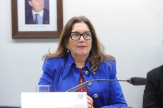 Comissão aprova projeto que impede condenados de lucrar com livros e filmes sobre seus crimes