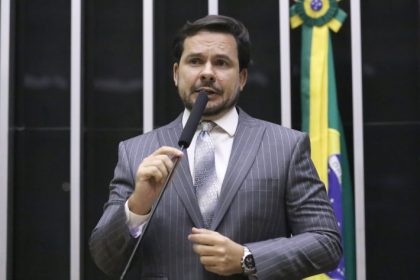 Lei cria estratégia no SUS para atender mulheres com dependência de álcool