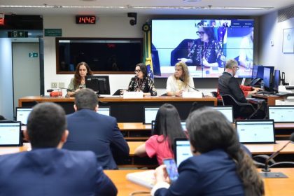 Consumidores enfrentam dúvidas e riscos no uso de suplementos alimentares, afirmam especialistas