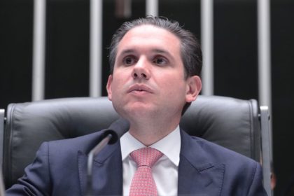 Aprovação de projeto que regulamenta a reforma tributária vai reduzir custos para o cidadão, diz Motta