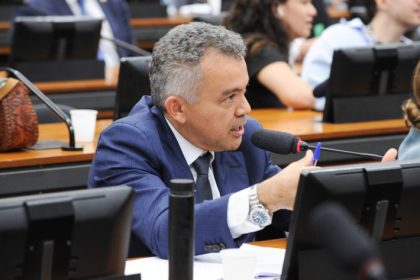 Comissão aprova ressarcimento a cartórios por atos gratuitos e moderniza regras para casamento