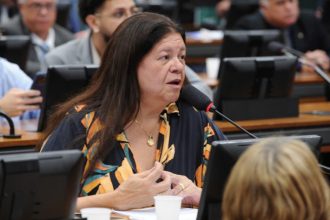 Comissão aprova gratuidade de justiça para pessoas com câncer, deficiência e autismo