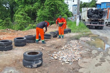 Prefeitura de Manaus ressalta importância do descarte correto do lixo e combate lixeira irregular no Santo Antônio