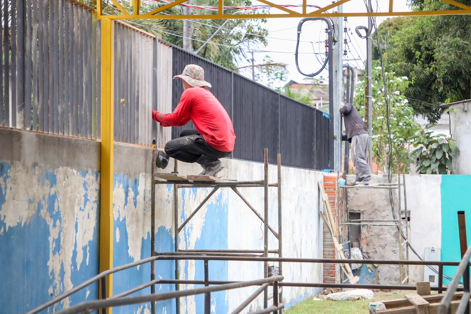 Equipe da Prefeitura de Manaus acompanha fase final de reforma em escolas municipais