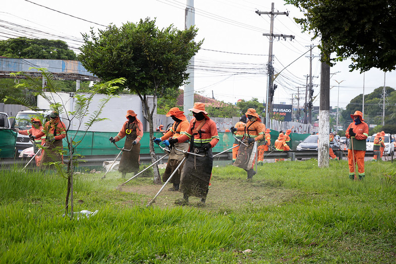 Prefeitura intensifica limpeza em corredores viários e reforça cuidado com Manaus