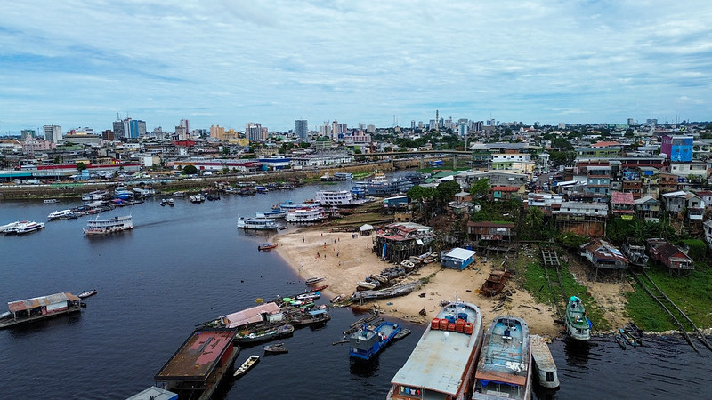 Prefeitura de Manaus revitaliza praia da Ponta Branca e devolve a área para lazer dos moradores de Educandos
