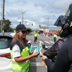 Prefeitura realiza ação educativa na avenida Max Teixeira e fortalece segurança viária com novos radares