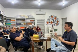 Prefeitura de Manaus promove oficina de saúde bucal para cuidadores de idosos da Fundação Dr. Thomas