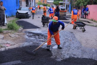 Prefeitura de Manaus realiza serviços de recuperação asfáltica no bairro Japiim 