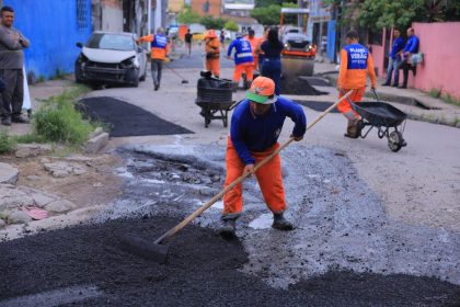 Prefeitura de Manaus realiza serviços de recuperação asfáltica no bairro Japiim 