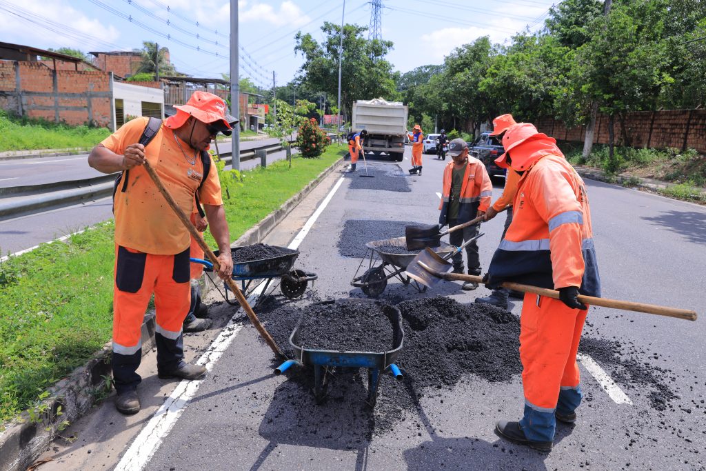 Prefeitura de Manaus reforça mobilidade urbana com manutenção asfáltica em 650 metros da avenida Nathan Xavier