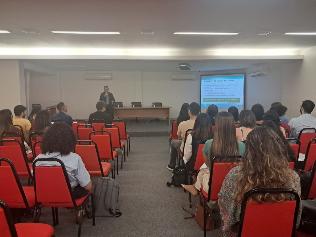 Residentes do programa de Medicina de Família e Comunidade cumprem etapa final de formação