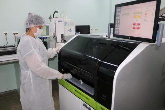 Balanço 2025: Laboratório de Análises Clínicas da FCecon realiza mais de 794 mil exames