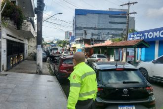Prefeitura de Manaus realiza duas operações simultâneas para coibir estacionamento irregular e proteger vagas especiais