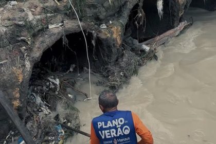 Prefeitura de Manaus volta ao bairro Monte das Oliveiras com ação de limpeza e desobstrução de tubulação