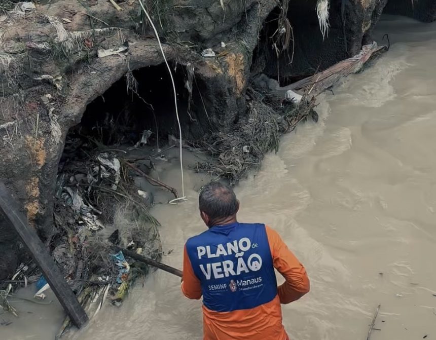 Prefeitura de Manaus volta ao bairro Monte das Oliveiras com ação de limpeza e desobstrução de tubulação