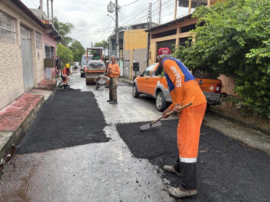 Obra de recuperação asfáltica da Prefeitura de Manaus contempla moradores do bairro Coroado