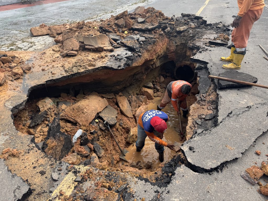 Prefeitura de Manaus realiza operação emergencial após chuvas intensas na zona Centro-Oeste