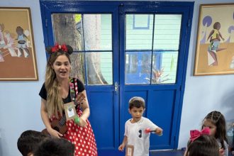 Oficina de música é desenvolvida com crianças na colônia de férias da Prefeitura de Manaus