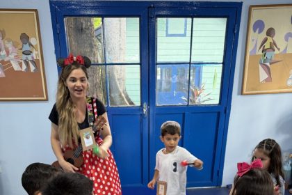 Oficina de música é desenvolvida com crianças na colônia de férias da Prefeitura de Manaus