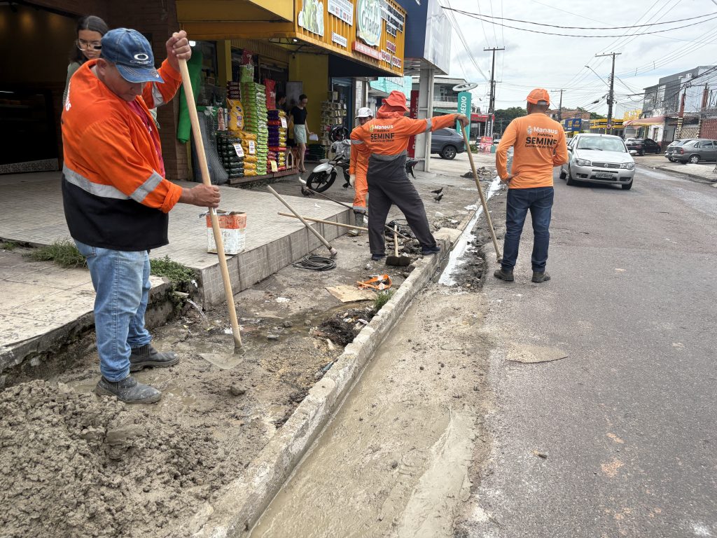 Prefeitura de Manaus avança em manutenção de drenagem superficial no bairro Lírio do Vale
