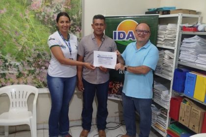 Idam atende 45 agricultores familiares e criadores de Boca do Acre com emissão de Cartão do Produtor Primário