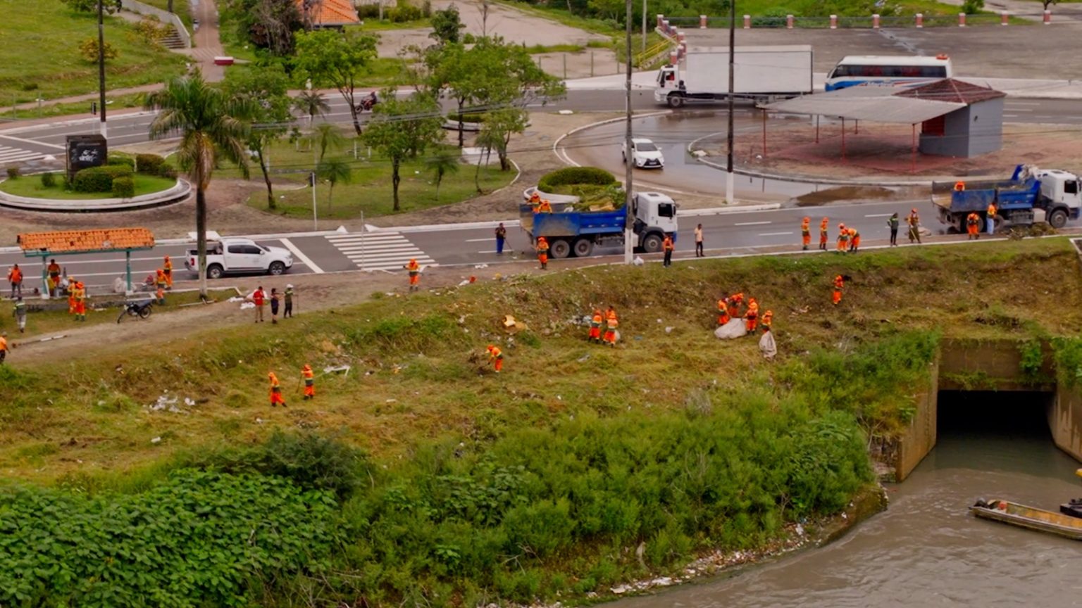 Prefeitura de Manaus realiza grande mutirão de limpeza na zona Sul e consolida ações realizadas durante a semana