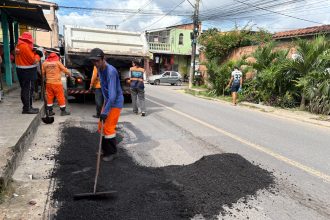 Prefeitura de Manaus revitaliza importante via do bairro Jorge Teixeira com recuperação asfáltica