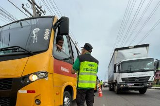 Operação da prefeitura aborda 61 veículos no bairro São José e retira transporte irregular de circulação