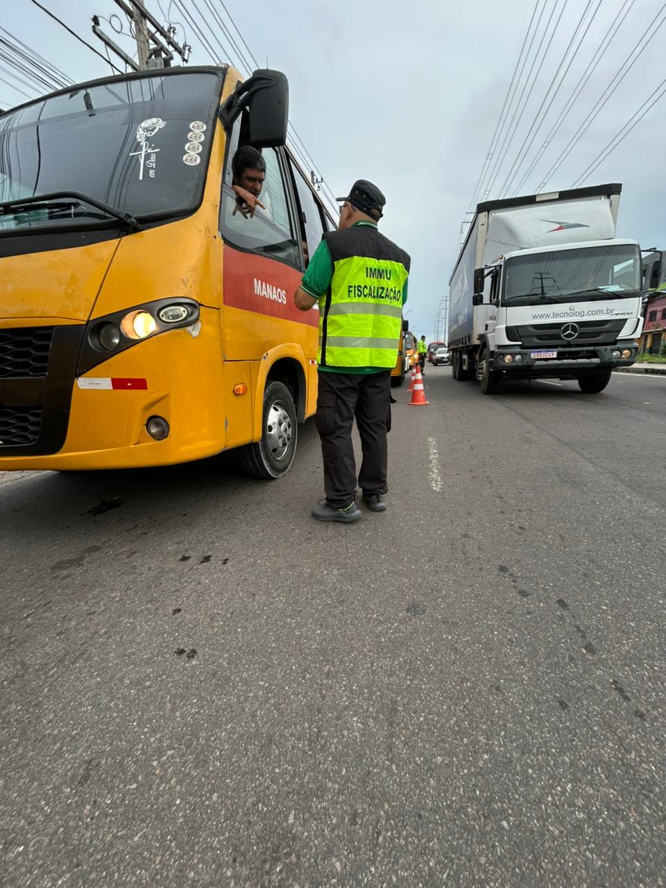 Operação da prefeitura aborda 61 veículos no bairro São José e retira transporte irregular de circulação