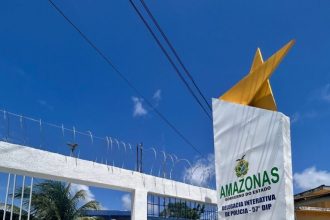 PC-AM e PMAM prendem foragido por roubo com lesão grave em criança, em Alvarães