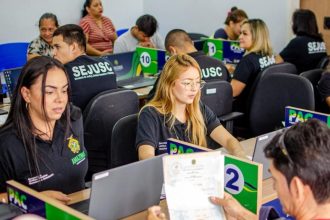 Parceria entre Amazonprev e Sejusc oferece atendimentos para aposentados e pensionistas nas unidades móveis do PAC