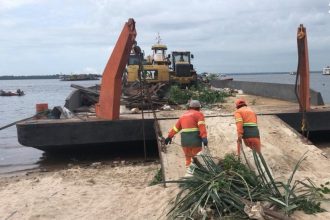 Prefeitura avança na revitalização da praia da Ponta Branca e comunidade volta a ocupar o espaço no bairro Educandos