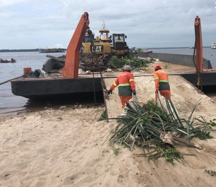 Prefeitura avança na revitalização da praia da Ponta Branca e comunidade volta a ocupar o espaço no bairro Educandos