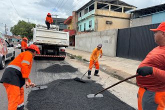Prefeitura de Manaus avança com serviços de recuperação asfáltica na zona Leste da capital
