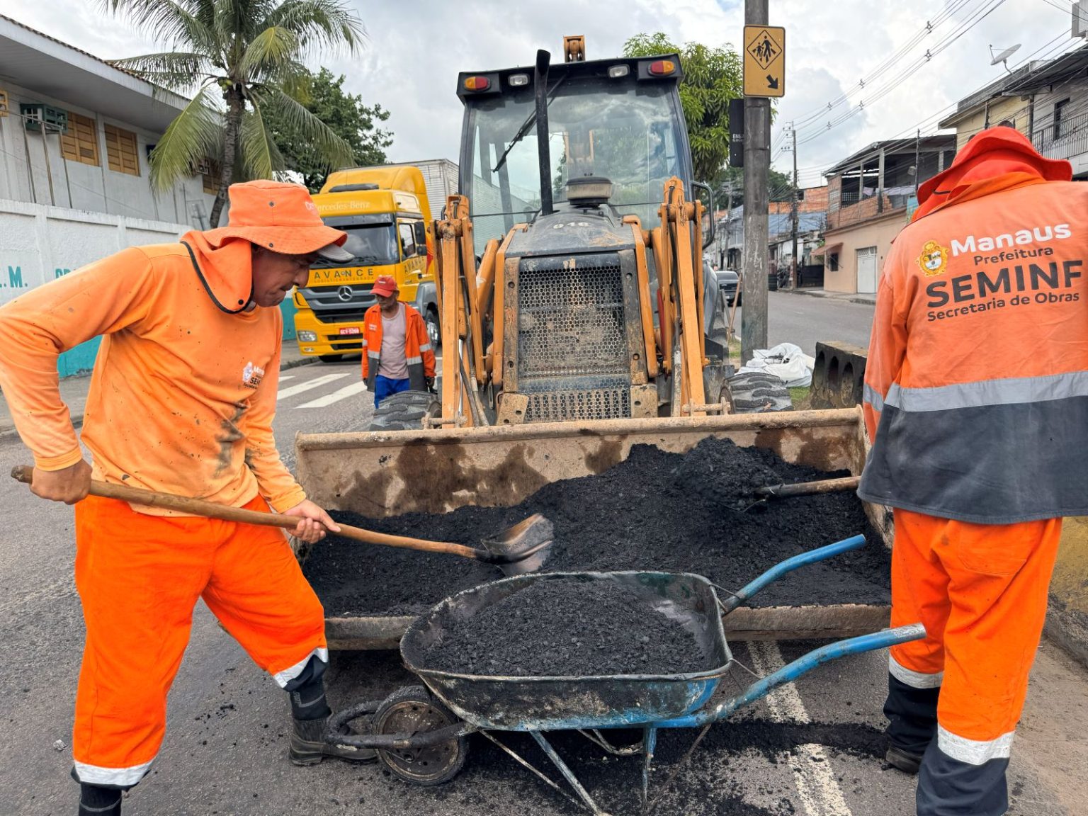 Prefeitura de Manaus dá continuidade à operação intensiva de recuperação asfáltica no bairro São Lázaro