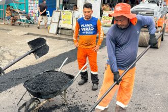 Prefeitura de Manaus intensifica recuperação asfáltica no bairro Educandos e avança com serviços em diferentes vias da zona Sul