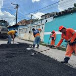 Prefeitura de Manaus realiza obras simultâneas de recuperação asfáltica no bairro Gilberto Mestrinho 