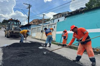 Prefeitura de Manaus realiza obras simultâneas de recuperação asfáltica no bairro Gilberto Mestrinho 