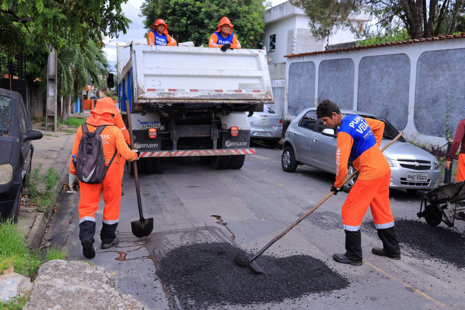 Prefeitura de Manaus reforça mobilidade urbana com manutenção asfáltica em via estratégica do bairro Aleixo