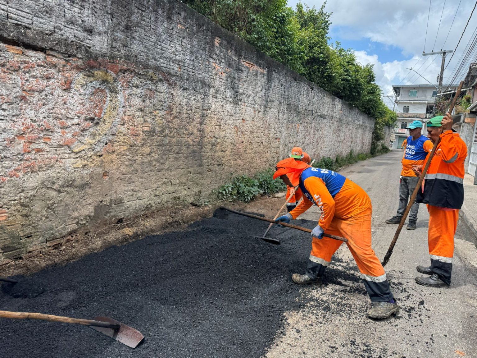 Prefeitura de Manaus intensifica serviços de manutenção asfáltica no bairro Petrópolis 