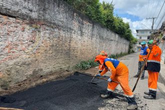 Prefeitura de Manaus intensifica serviços de manutenção asfáltica no bairro Petrópolis 