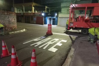 Prefeitura revitaliza sinalização viária para ordenar o trânsito e reduzir acidentes em Manaus