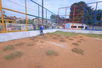 Prefeitura de Manaus trabalha na reforma do campo do Buracão no bairro Alvorada