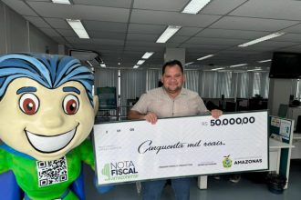 Ganhador do prêmio máximo da Nota Fiscal Amazonense vai usar dinheiro para concluir faculdade de direito