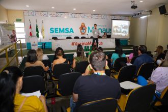 Médicos da prefeitura participam de capacitação para qualificar acesso de usuários à Atenção Especializada