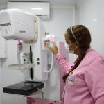 Unidades móveis de Saúde da Mulher da prefeitura ampliam oferta e acesso a mamografias na capital