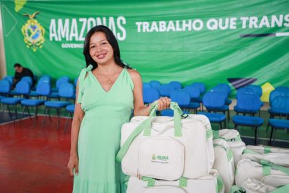 “Necessitamos dessa ajuda”, diz moradora de Maraã beneficiada com kit bebê do Governo do Amazonas