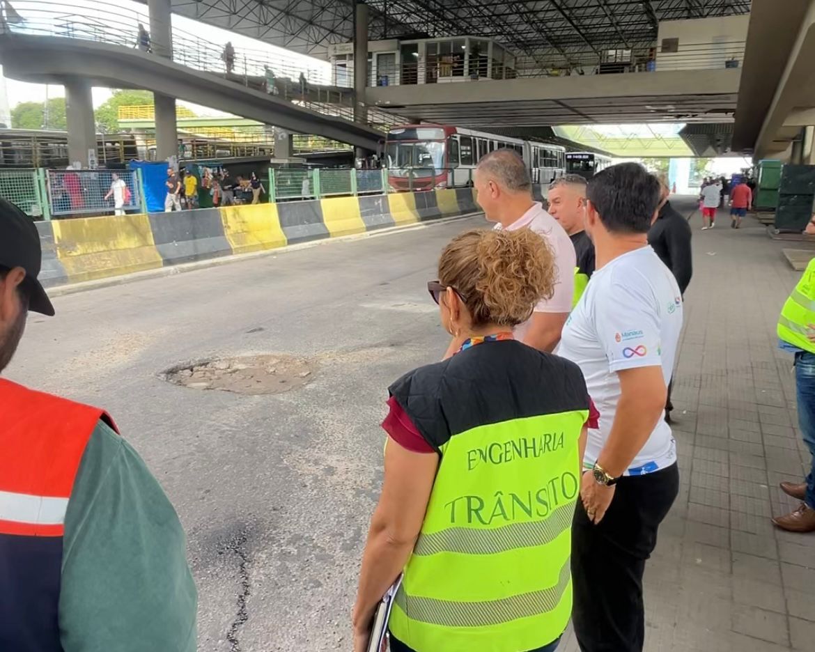 Prefeitura de Manaus vistoria terminais 3 e 4 e planeja recapeamento para melhorar trafegabilidade
