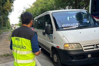 Operação da prefeitura apreende veículos que realizavam transporte clandestino na zona Leste de Manaus